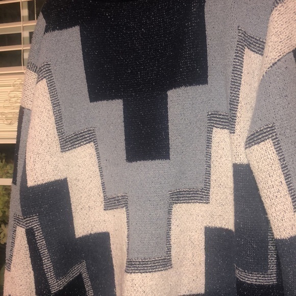 Shades of blue and white ladies sweater size‎ large - Picture 4 of 7